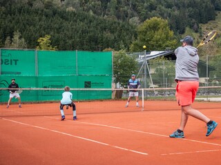 2 Tennisplätze - 100m entfernt