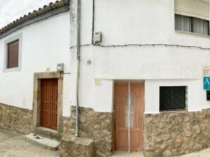 Casa de vacaciones Preciosa casa de pueblo en Villamiel con balcón/terraza - Cilleros - image1