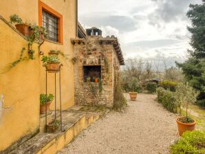 Abgeschiedenes Ferienhaus in Montefalco mit Swimmingpool