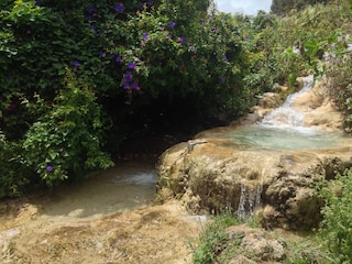 Kleiner Naturpool der Quelle von La Muela