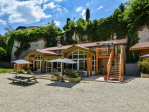 Spaziosa villa ad Aubeterre-sur-Dronne con giardino privato - Piccolo Bersac - image1