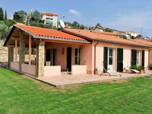 Parque de vacaciones Casa con Grandeza Escénica, Gran Jardín y Piscina Compartida - Tovo San Giacomo - image1