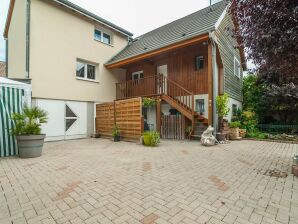 Holiday house Swanky Cottage in Saasenheim with Balcony - Sundhouse - image1