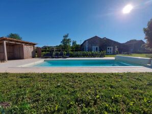 Holiday house Charming holiday home with private pool - Ecuras - image1