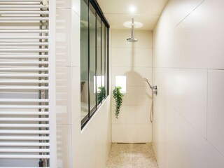 Apartment Tinallinge Features 28