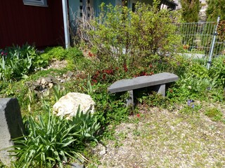 Sitzbank im Garten