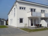 Ansicht EG-Wohnung m. Terrasse + PKW Stellplatz