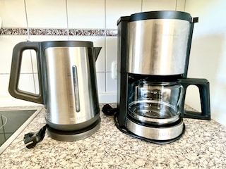 Kaffeemaschine und Wasserkocher