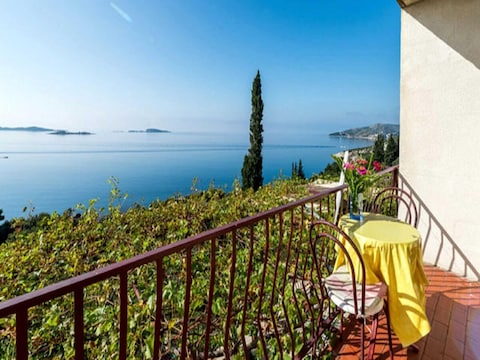 Guest House Fontana - One Bedroom Apartment with Balcony and Sea View