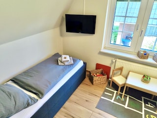 Bett 120x200 in Schlafzimmer 2 - (etwas breiter)