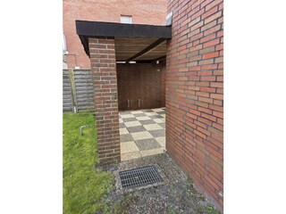 Fahrrad-Unterstand im Garten