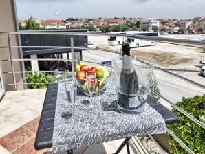 Wohnwagen Apartments Victoria - One Bedroom Apartment with Terrace and Sea View (A1) - Pakostane - image1