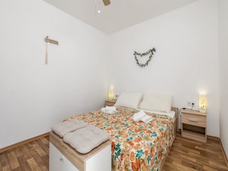Apartment Karlobag Features 10