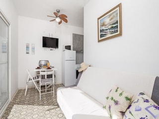Apartment Karlobag Features 14