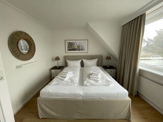 Schlafzimmer mit Balkon