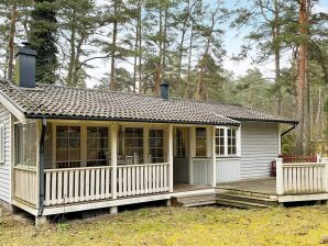 6 Personen Ferienhaus in YNGSJÖ-By Traum - Degeberga - image1