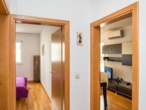 Apartment Buby - Two Bedroom Apartment with Balcony and City View A4