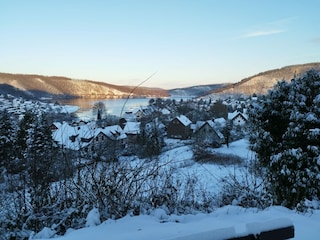 Blick auf Woffelsbach im Winter