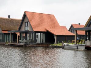 Modern water villa with two bathrooms, on a holiday park near the Frisian Lakes - Ossenzijl - image1