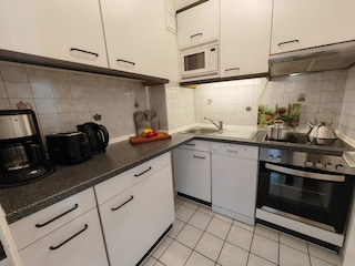 Küche mit Backofen