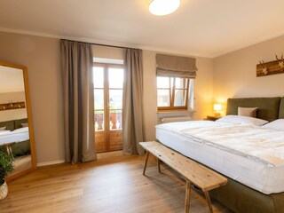 Schlafzimmer mit Boxspringbett