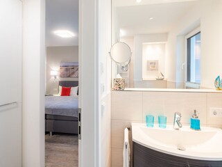 Badezimmer en Suite mit begehbarer Dusche