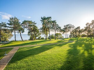 parkähnliche Außenanlage