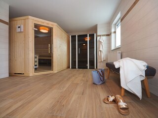 Sauna und Infrarotkabine im Souterrain