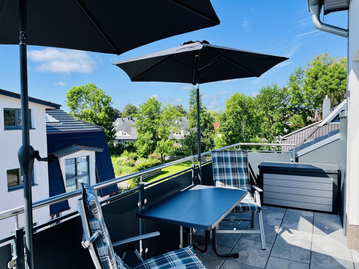 Südterrasse mit Blick über die Dächer von Zingst