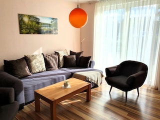 Gemütliches Sofa im Wohnzimmer