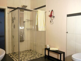 The highlight: floor-to-ceiling glass shower