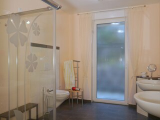 Daylight bathroom with underfloor heating
