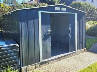 Das Gartenhaus zum Einschließen der Fahrräder