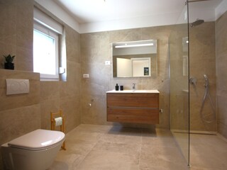 Bathroom nr.2 with shower