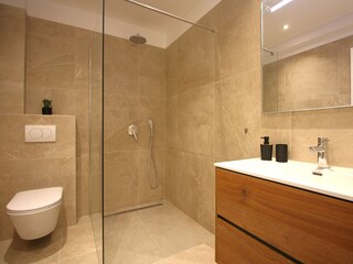 Bathroom nr.3 with shower