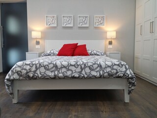 Schlafzimmer mit Doppelbett