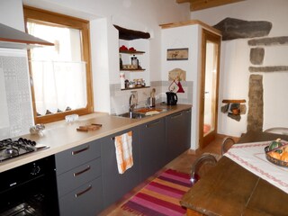 Gut ausgestattete Küchenzeile