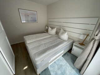Schlafzimmer 1 (3)