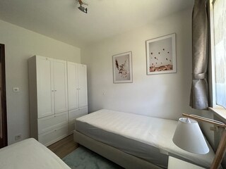 Schlafzimmer 2 (2)