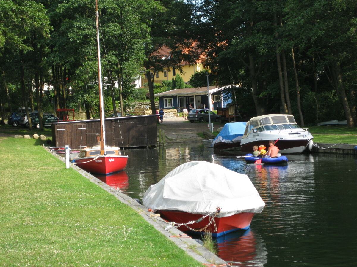 Zislows Hafen mit Fahrrad- und Bootsverleih