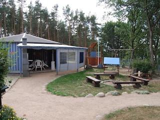 Pavillon mit Feuerstelle