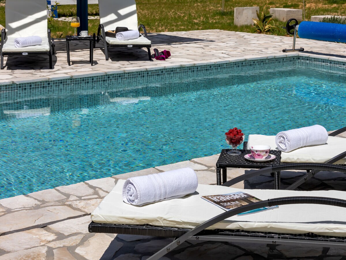 Vakantiehuis Blue Sky met zwembad op een rustige locatie