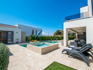 VILLA MIT PRIVATEM PARKPLATZ