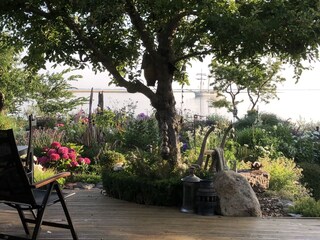 ... oder auf der Terrasse entspannen oder ...