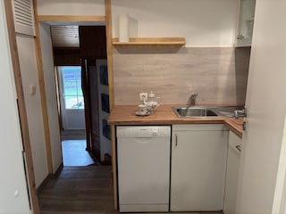 Küche mit Geschirrspüler