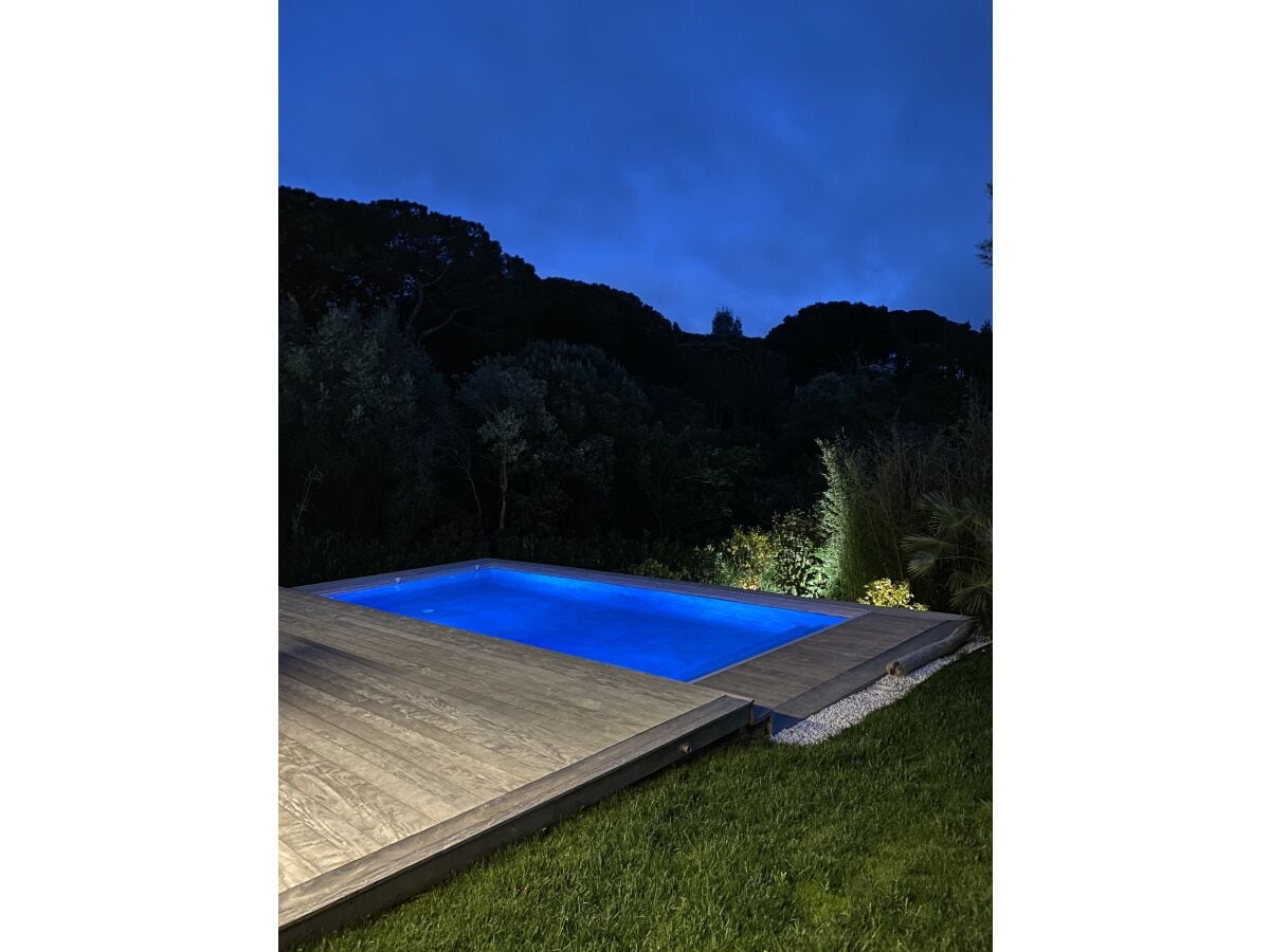 PISCINE LA NUIT