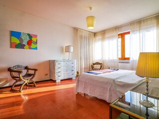 1. Schlafzimmer mit Doppelbett