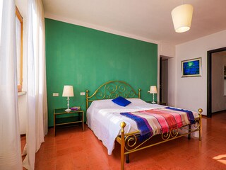 1. Schlafzimmer mit Doppelbett