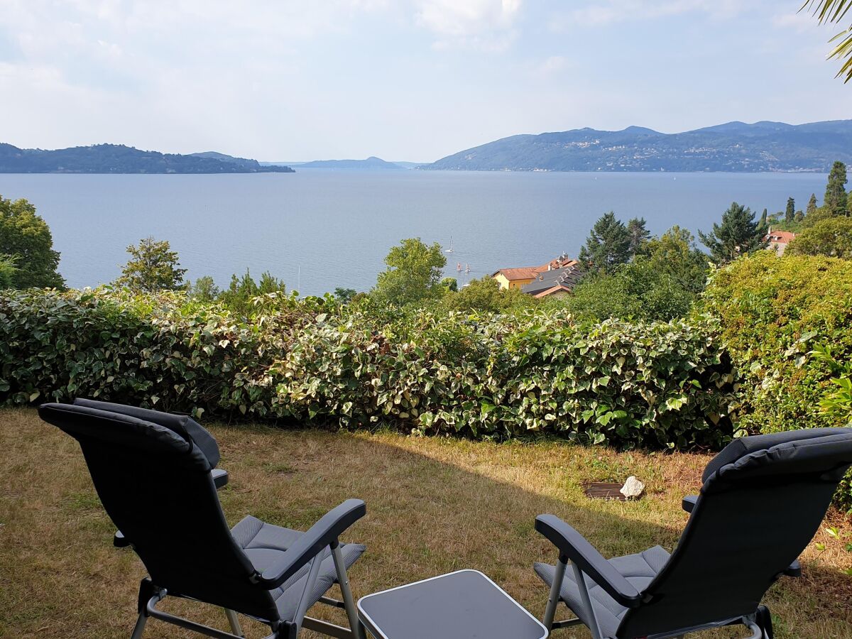 Ca. 15 m² großer Sonnengarten mit atemberaubender Sicht auf den See