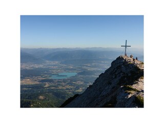 Sonnenaufgang am Mittagskogel Gipfelkreuz